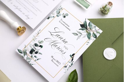 invitatie greenery moderna cu plic verde si sigiliu