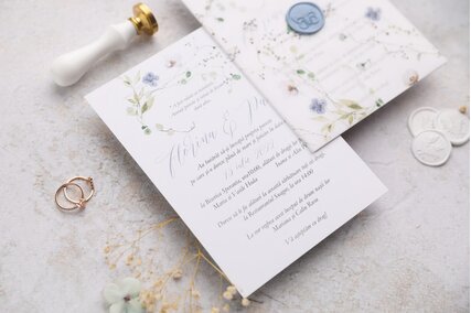invitatie cu flori de camp