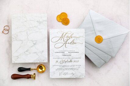 invitatie de nunta moderna cu marble