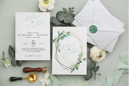invitatie moderna cu frunze verzi