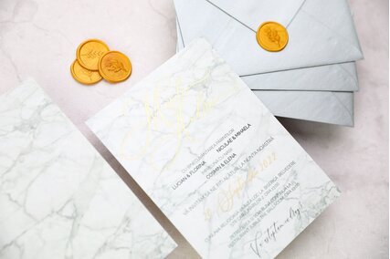 invitatii nunta cu plic argintiu si sigiliu