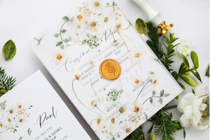 invitatie de nunta cu flori de camp si frunze verzi