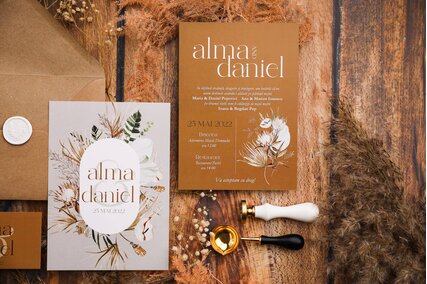 invitatie de nunta cu crem si maro pentru nunti boho