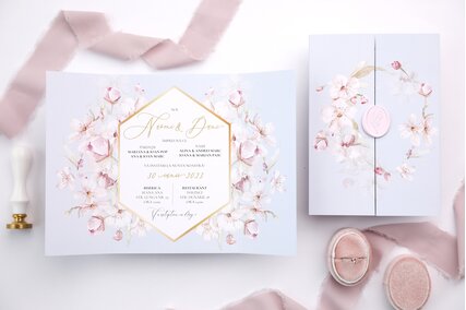 invitatii nunta cu flori pastel