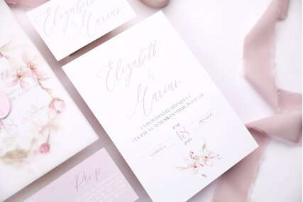 invitatie de nunta roz