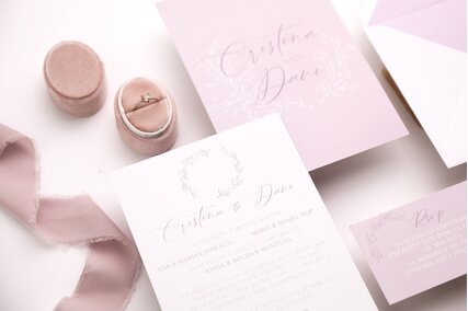 invitatii delicate cu roz