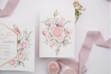 invitatie cu flori elegante