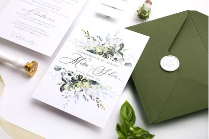 invitatie cu frunze verzi si plic cu sigiliu