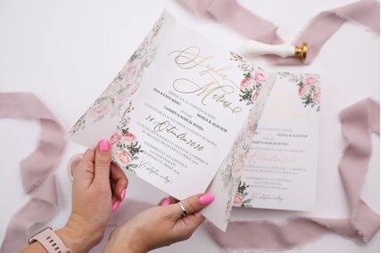 invitatii cu invelitoare de calc