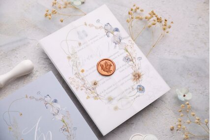 invitatie cu flori de camp