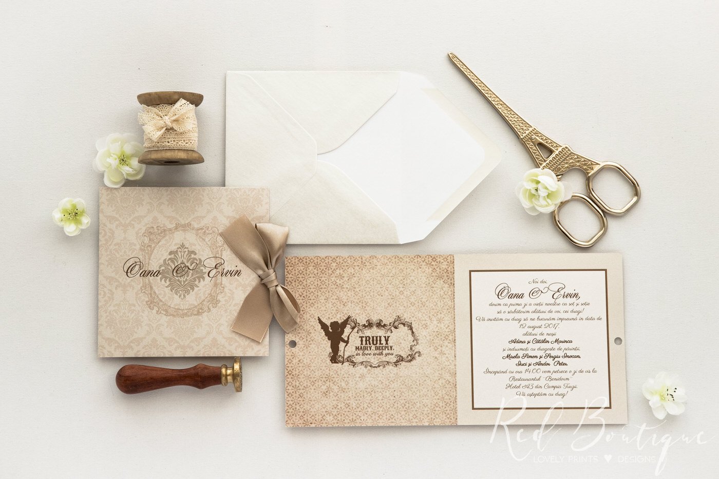 invitatie de nunta clasic eleganta crem cu fundita din panglica