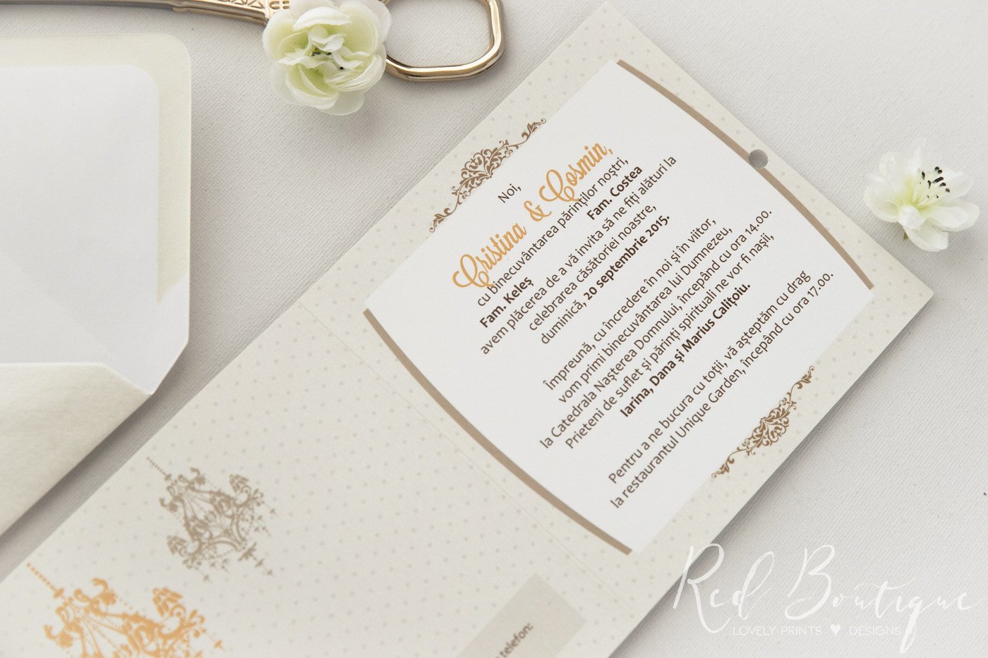 invitatie patrata chic cu buline si fundita de satin