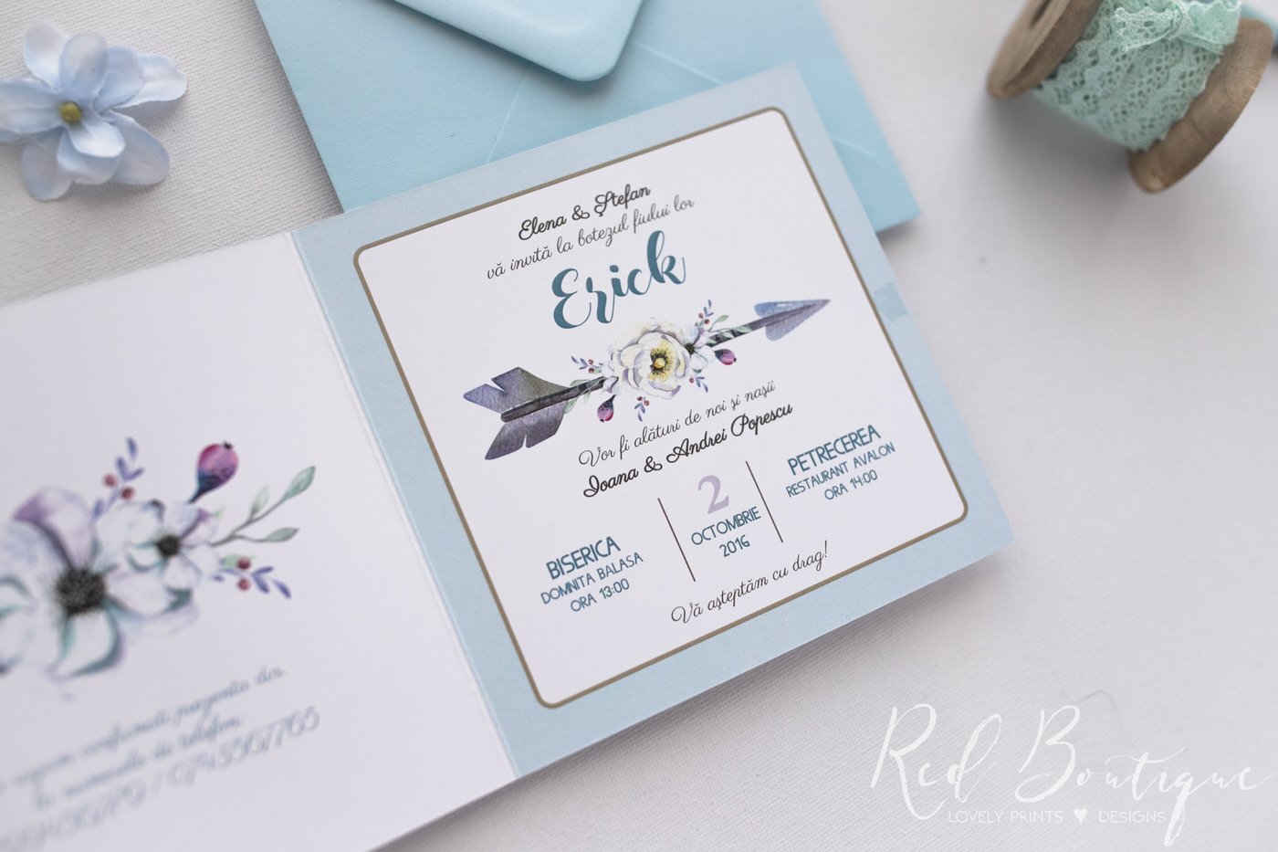 invitatie boho chic de botez cu albastru si sageata chic